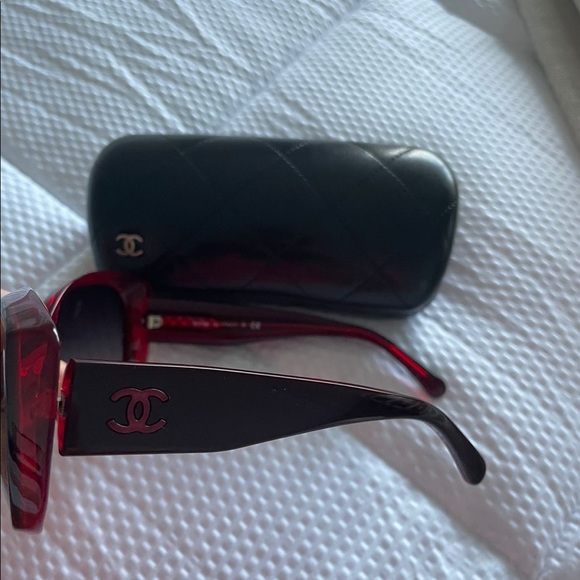 CHANEL Sunglasses - Picture 5 of 6